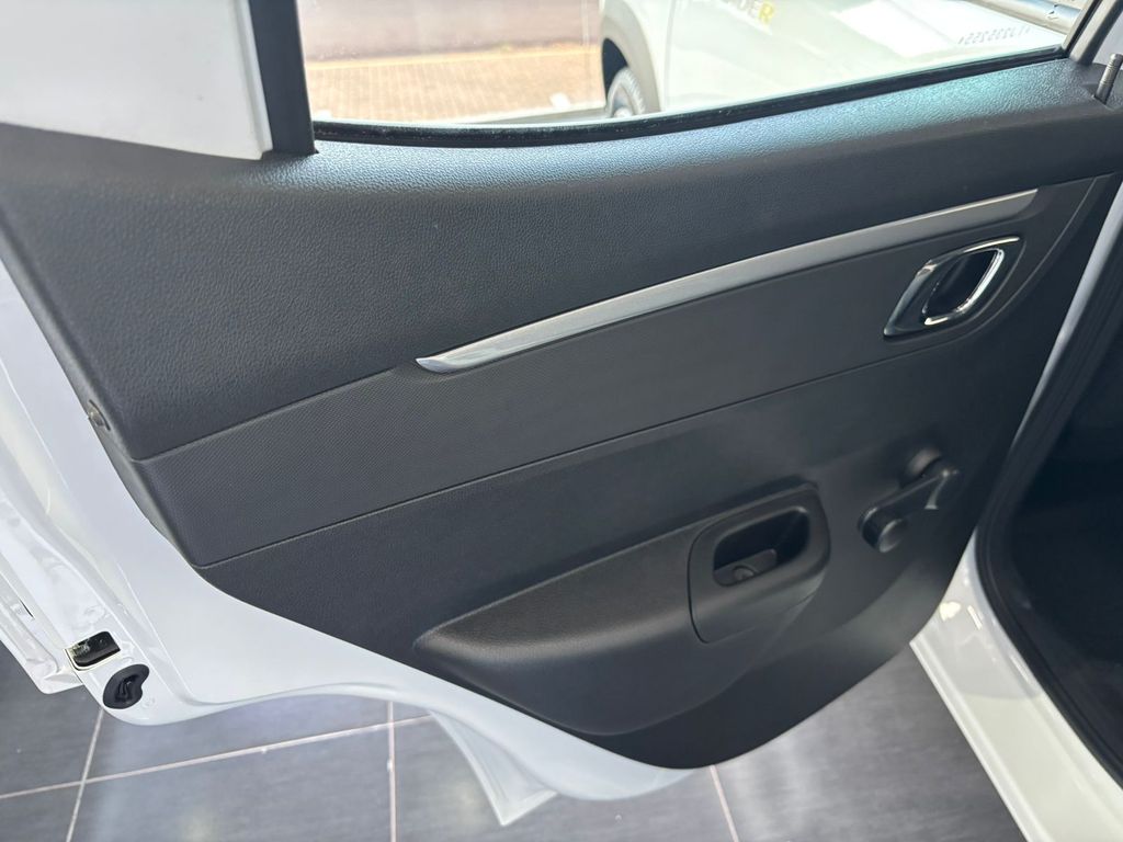 Kwid Outsider 1.0