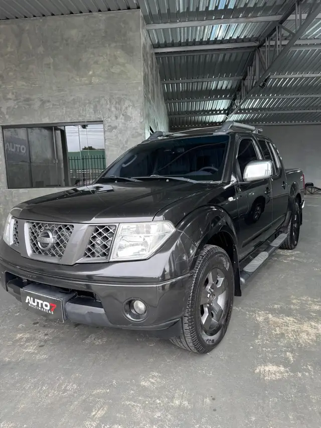 Carro Nissan Frontier 2011 LE 4x4 2.5 16V (cab. dupla) (aut)