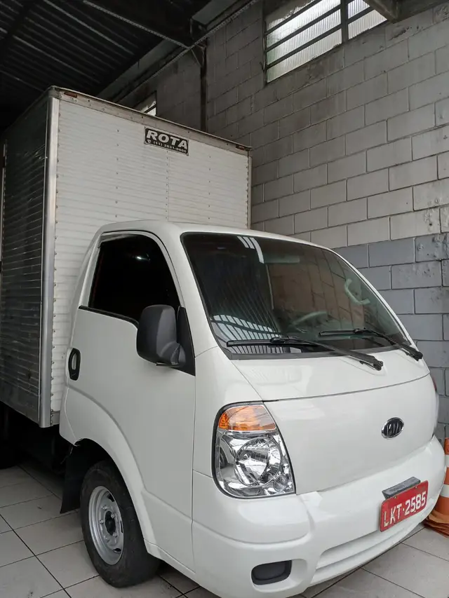 Carro Kia Bongo 2009 2.5 STD 4X2 c simples RS com carroceria