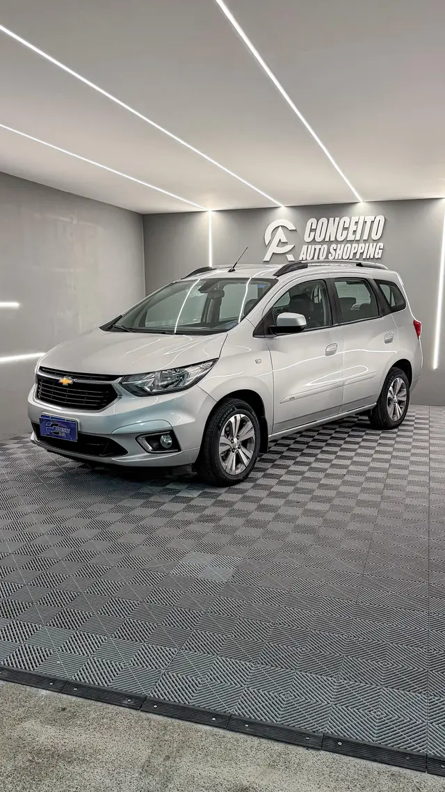 Carro Chevrolet Spin 2023 Premier 1.8 (Aut.)