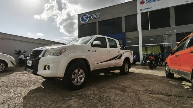 Carro Toyota Hilux Cabine Dupla 2014 Hilux 3.0 TDI 4x4 CD STD