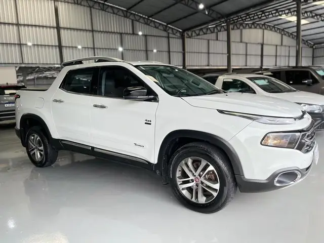 Carro Fiat Toro 2017 Volcano 2.0 diesel AT9 4x4
