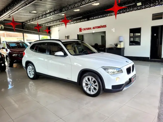 Carro BMW X1 2014 2.0 sDrive20i (Aut)