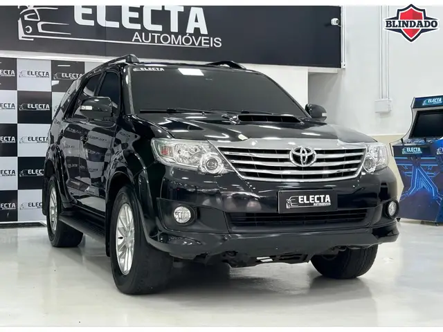 Carro Toyota Hilux SW4 2013 SRV 3.0 TDI 4X4 (5 Lugares)