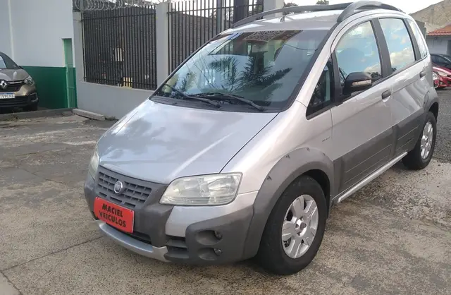 Carro Fiat Idea 2010 Adventure 1.8 Dualogic (Flex)