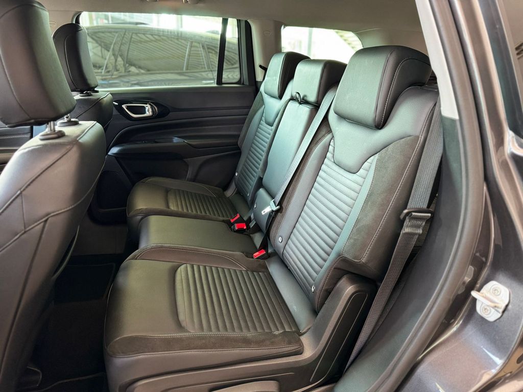 Commander Limited 1.3 T270