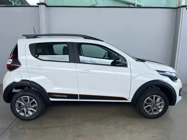 Carro Fiat Mobi 2025 Trekking 1.0