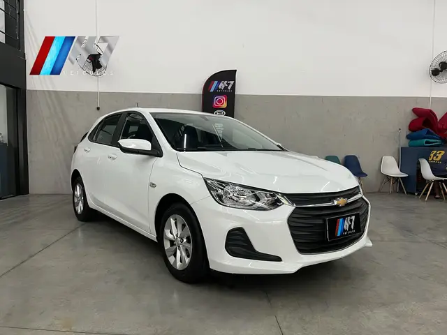 Carro Chevrolet Onix 2023 LT 1.0