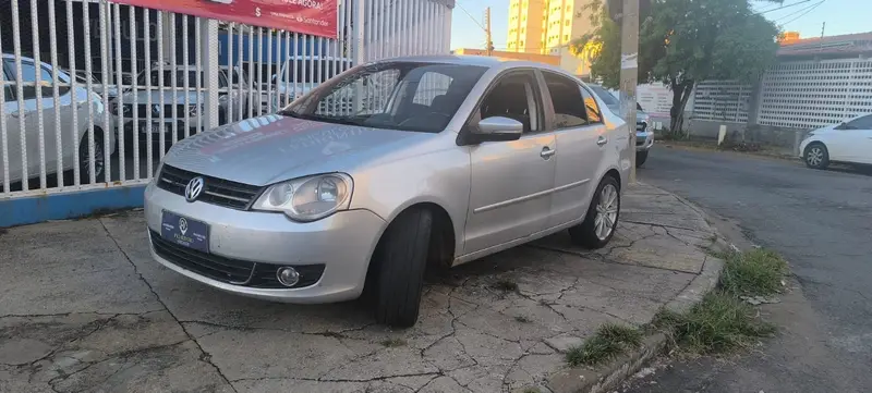 Volkswagen Polo Sedan 1.6 8V (Flex)