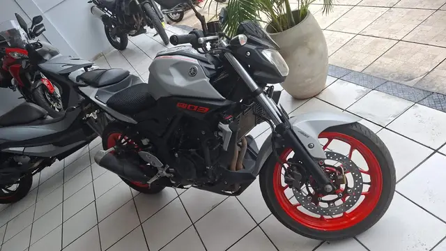 Carro Yamaha MT-03 2020 ABS