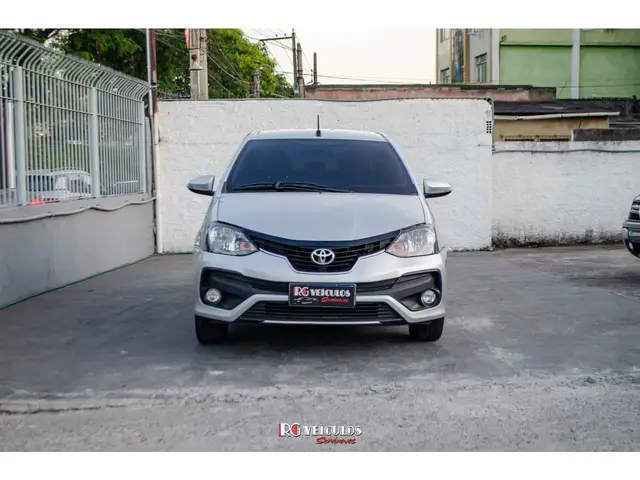 Carro Toyota Etios Sedan 2019 Platinum 1.5 (Aut) (Flex)