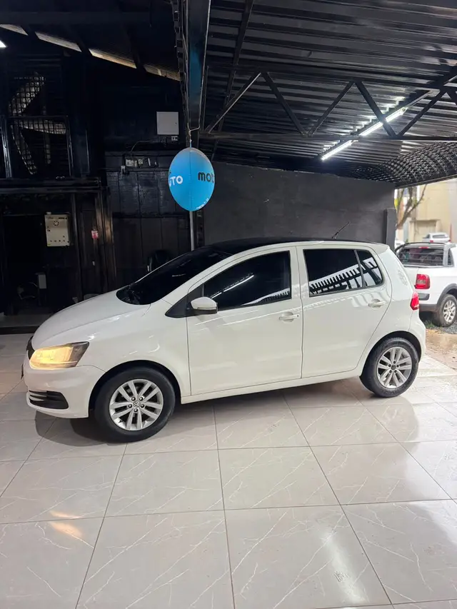 Carro Volkswagen Fox 2015 Trendline 1.0 TEC (Flex)