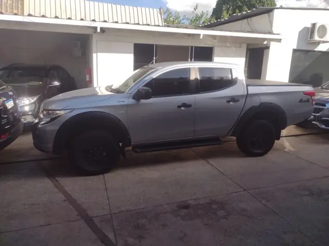 Carro Mitsubishi L200 Triton Sport 2020 2.4 CD 4x4 Dies.