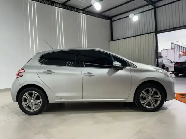 Carro Peugeot 208 2014 Griffe 1.6 16V (Flex) (Aut)