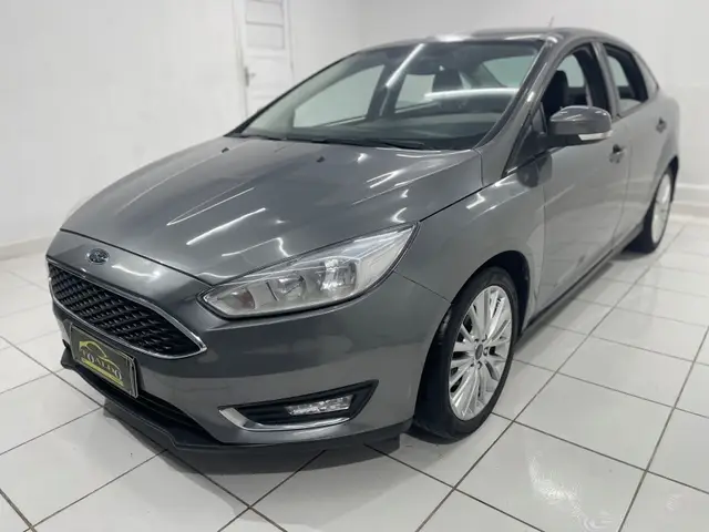 Carro Ford Focus Hatch 2017 SE Plus 2.0 PowerShift