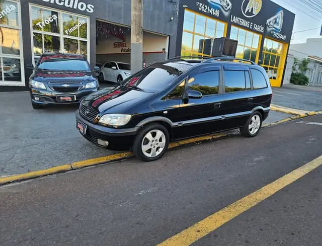 Carro Chevrolet Zafira 2004 CD 2.0 8V