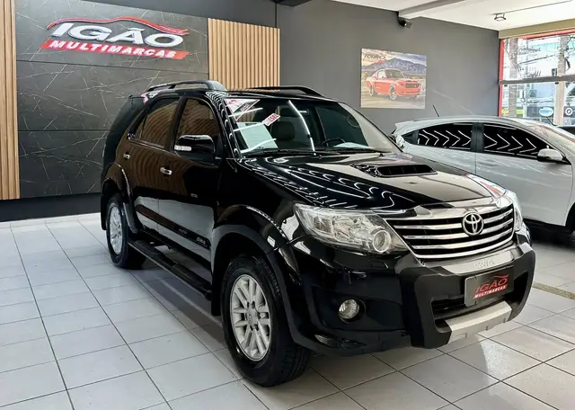 Carro Toyota Hilux SW4 2013 SRV 3.0 4X4 (7 Lugares)