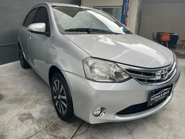 Carro Toyota Etios Sedan 2015 Platinum 1.5 (Flex)