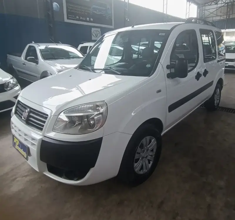 Fiat Doblò Essence 1.8 16V (Flex)