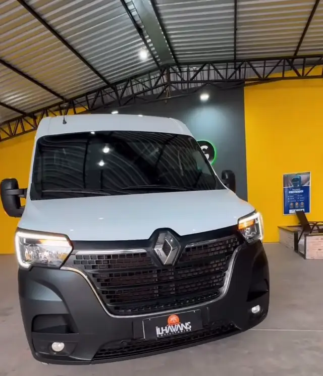Carro Renault Master 2025 Minibus Executive L3H2