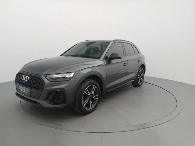 Carro Audi Q5 2023 Performance Black TFSIe