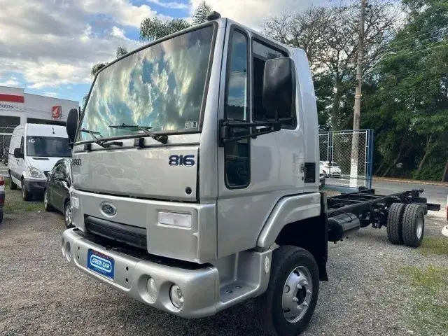 Carro Ford Cargo 815 t 2012 Cargo 815-T 4X2 (Eletronico)