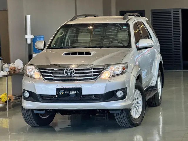 Carro Toyota Hilux SW4 2012 SRV 3.0 4X4 (7 Lugares)
