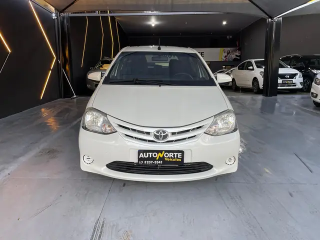 Carro Toyota Etios 2017 X 1.3 (Flex)