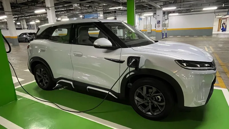 Recarregar carro elétrico ou híbrido em casa ficará mais caro em junho