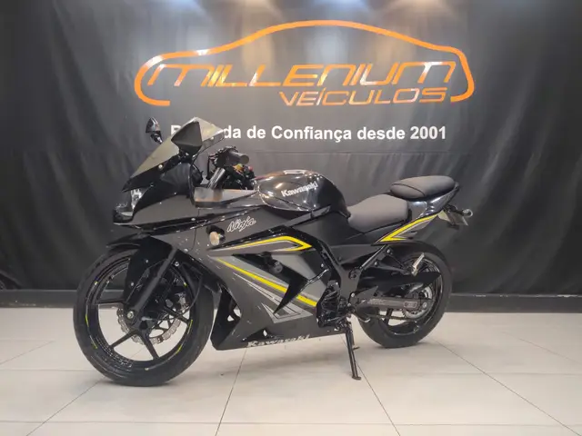 Carro Kawasaki Ninja 2012 250R