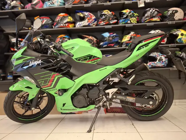 Carro Kawasaki Ninja 2024 400