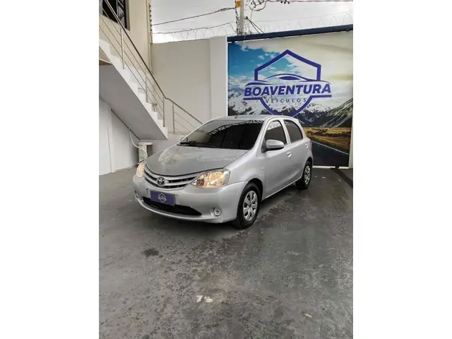Carro Toyota Etios 2014 X 1.3 (Flex)
