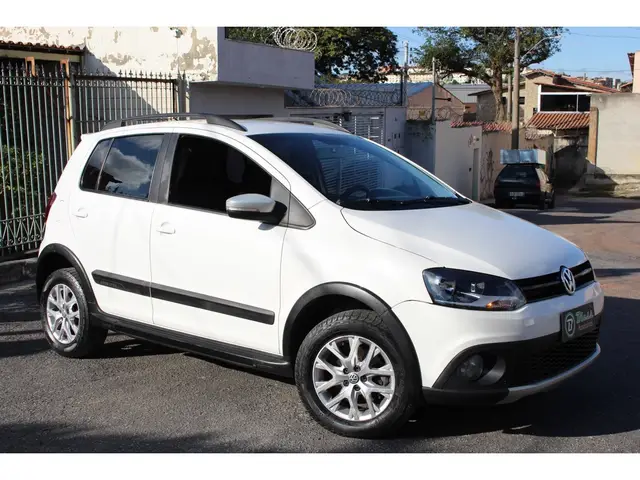 Carro Volkswagen CrossFox 2014 I-Motion 1.6 VHT (Flex)