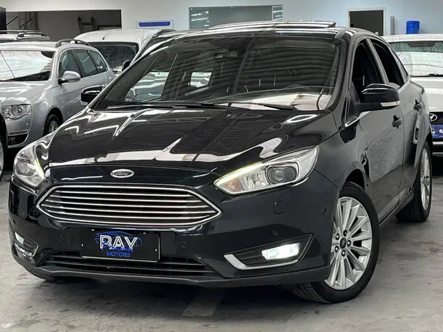 Carro Ford Focus Hatch 2017 Titanium 2.0 PowerShift