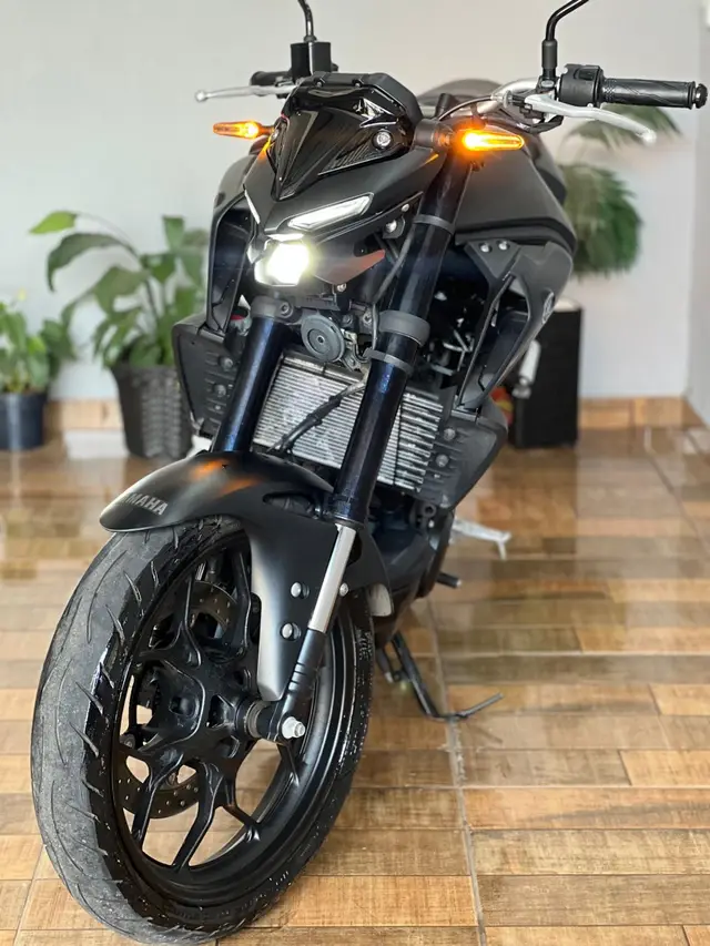 Carro Yamaha MT-03 2024 ABS