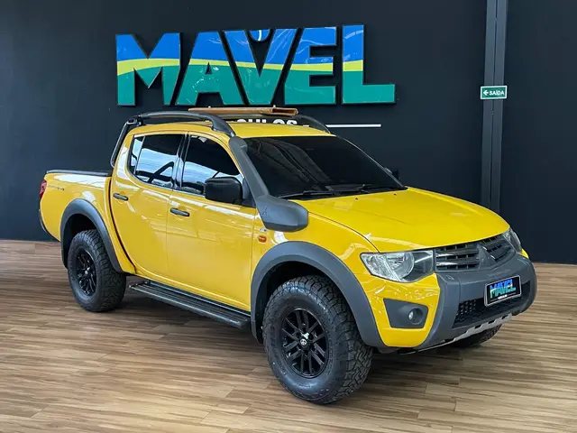 Carro Mitsubishi L200 Triton Sport 2013 3.2 DI-D 4x4 Savana