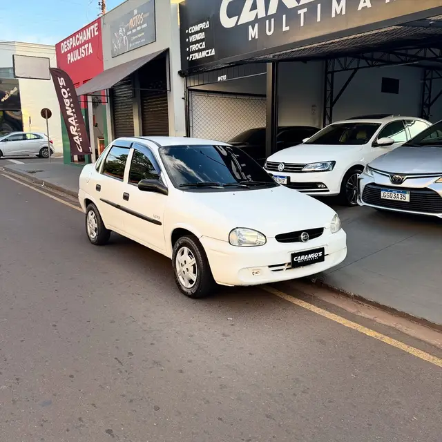 Carro Chevrolet Classic 2005 Corsa Sedan  Life 1.0 VHC