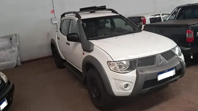 Carro Mitsubishi L200 Triton 2014 3.2 Di-D 4x4 GLX