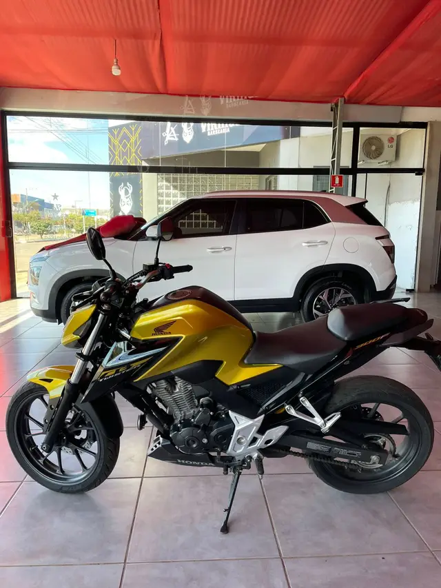 Carro Honda CB 300F Twister 2023 Standard