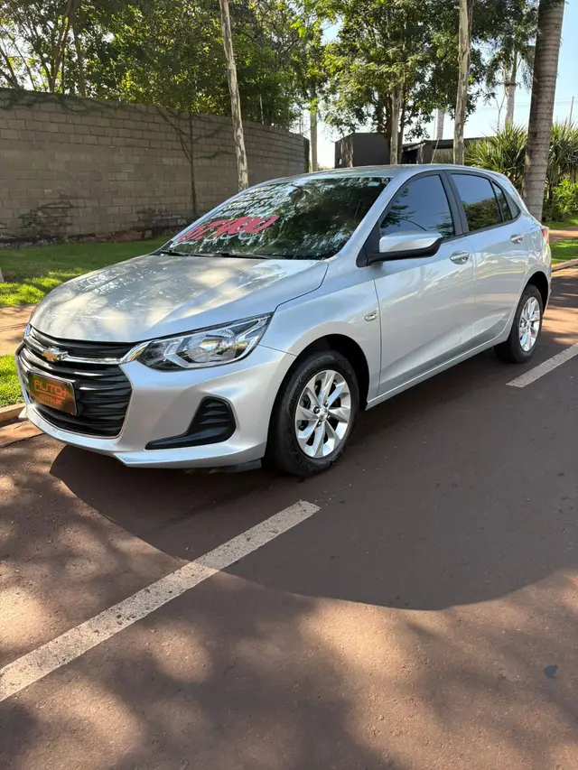 Carro Chevrolet Onix 2023 LT 1.0