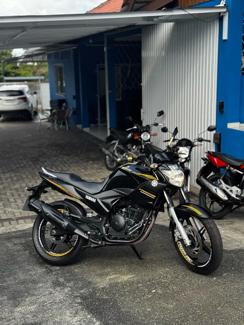 Yamaha YS 250 Fazer Black Edition