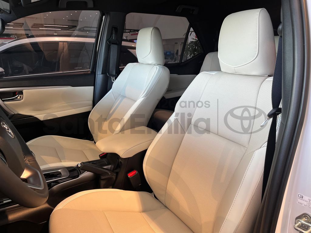SW4 Diamond  2.8 Turbodiesel 4x4 (Aut.)
