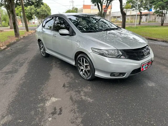 Carro Honda City 2014 Sport 1.5 16V (Flex)