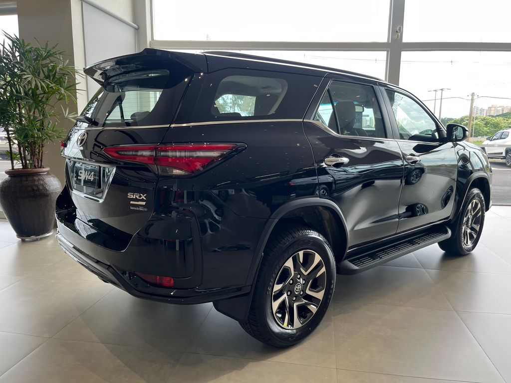 SW4 SRX Platinum 2.8 Turbodiesel 4x4 (Aut.) (7 Lugares)