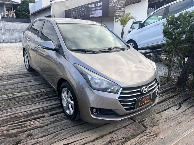 Carro Hyundai HB20S 2016 1.0 Comfort Style Turbo (Flex)