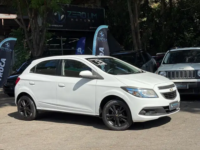 Carro Chevrolet Onix 2013 1.4 LT SPE/4