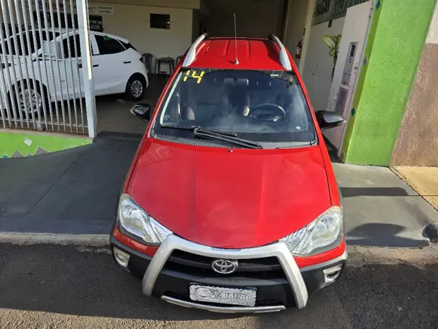 Carro Toyota Etios 2014 Cross 1.5 (Flex)