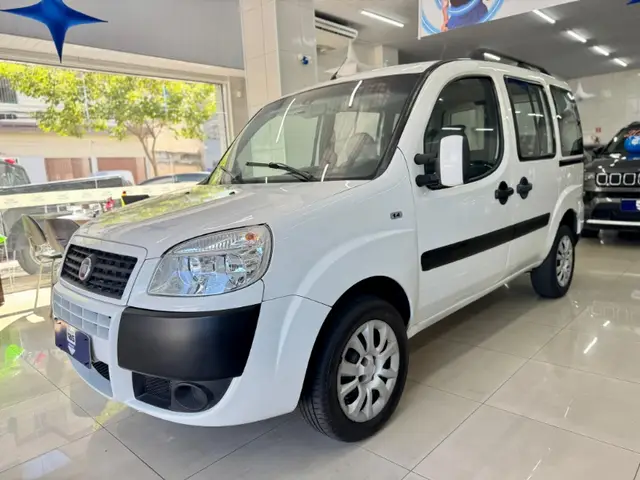 Carro Fiat Doblò 2015 Attractive 1.4 8V (Flex)