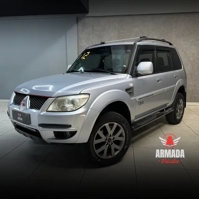 Carro Mitsubishi Pajero TR4 2013 2.0 16V 4x2 (Flex)