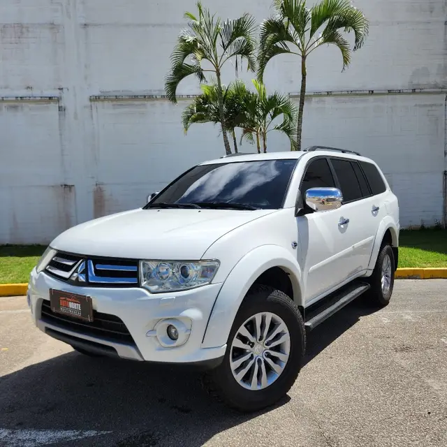 Carro Mitsubishi Pajero Dakar 2015 3.2 HPE 4WD (Aut)